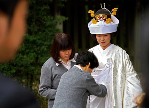 Pregatire mireasa Ceremonie Shinto traditionala 2010